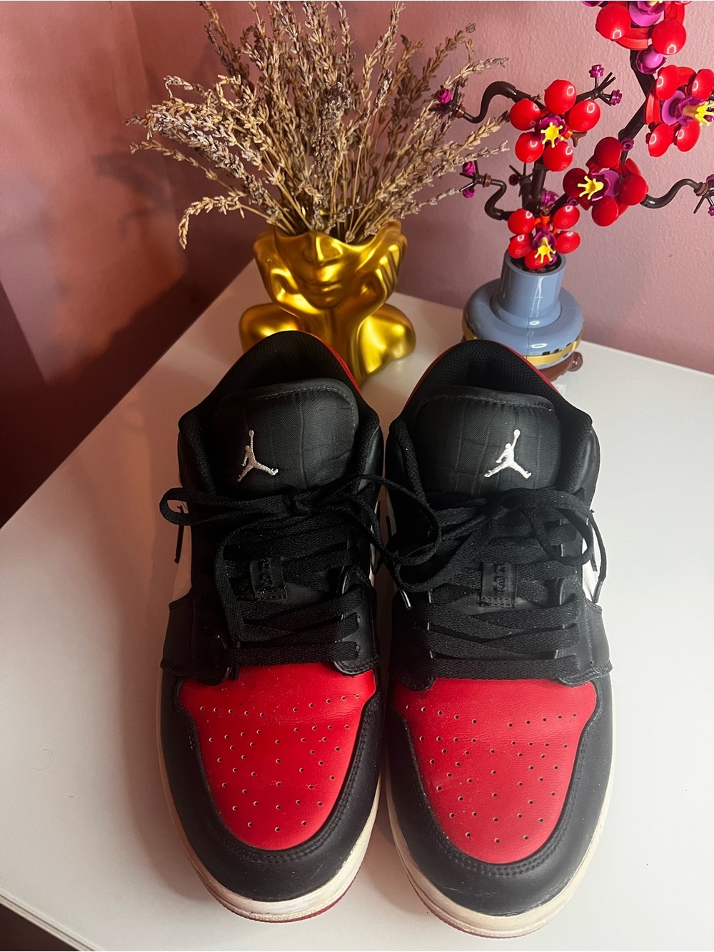 Jordan Men's Low-Top Sneakers in Black and Red